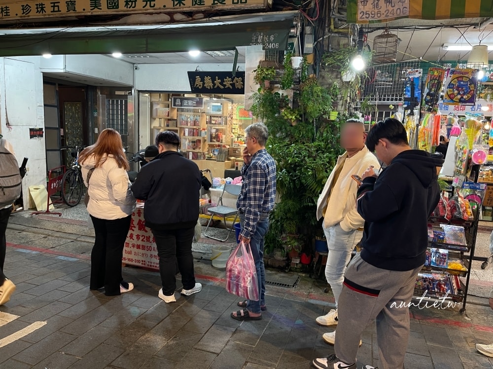 【台北】士林｜阿婆飯糰 士林夜市二號攤，傍晚出沒還要排隊的古早味飯糰小攤