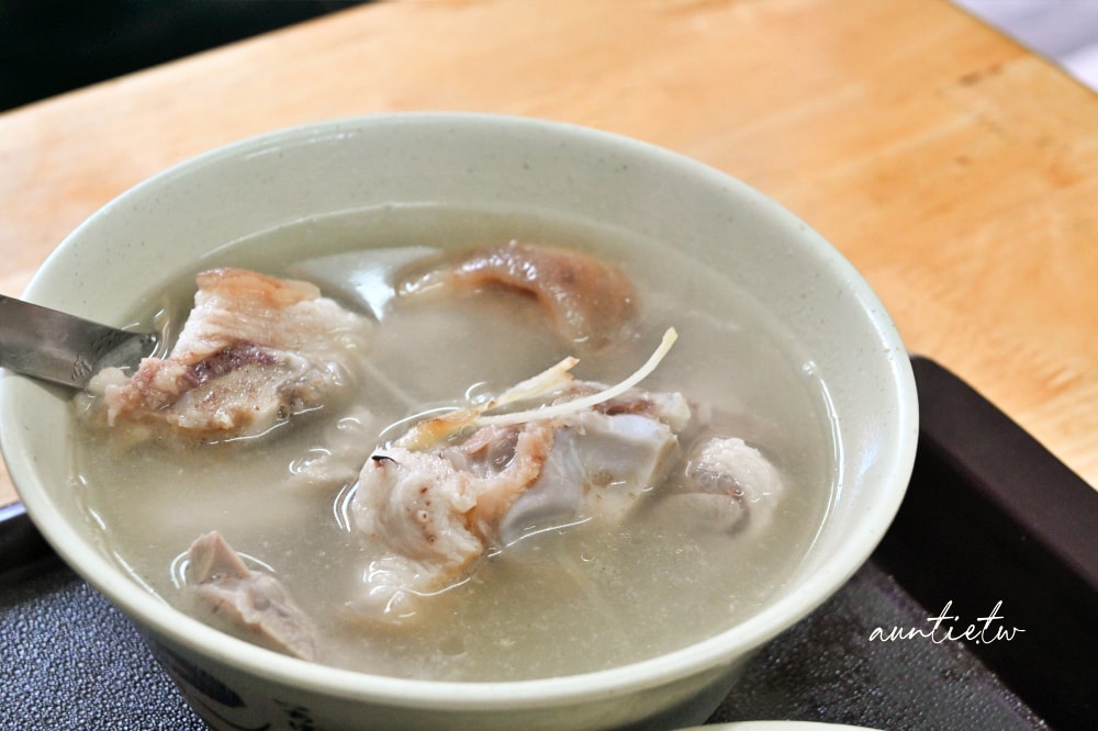 【台北】大橋頭站｜許仔豬腳麵線，大稻埕古早味Ｑ彈豬腳湯，蒜泥麵線推薦