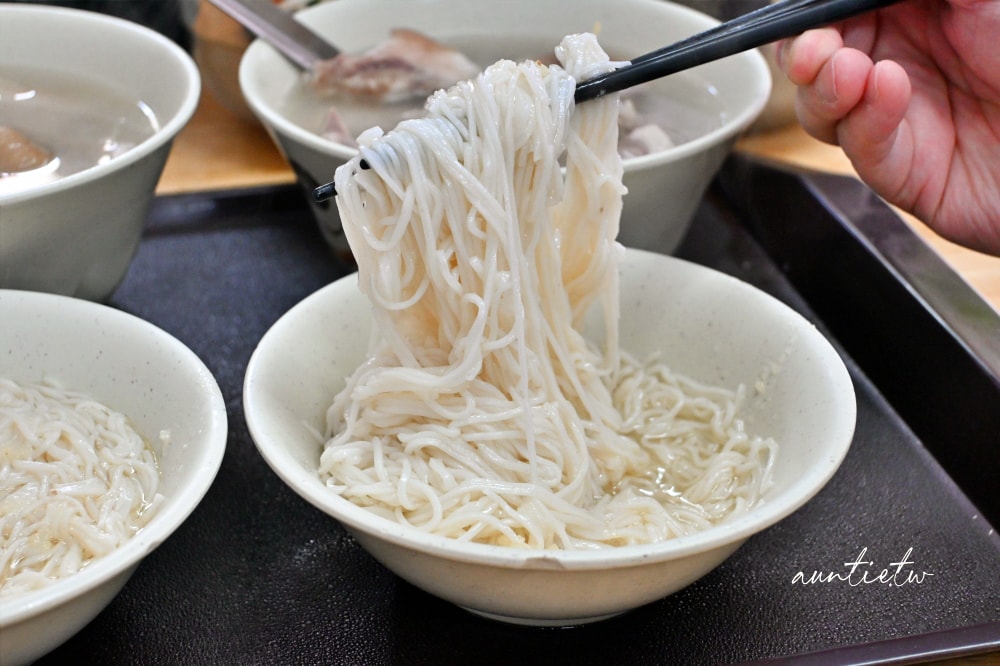 【台北】大橋頭站|許仔豬腳麵線,大稻埕古早味Q彈豬腳湯,蒜泥麵線推薦 - 第11張圖 【台北】大橋頭站|許仔豬腳麵線,大稻埕古早味Q彈豬腳湯,蒜泥麵線推薦
