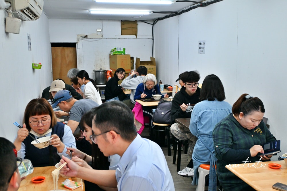 【台北】大橋頭站|許仔豬腳麵線,大稻埕古早味Q彈豬腳湯,蒜泥麵線推薦 - 第5張圖 【台北】大橋頭站|許仔豬腳麵線,大稻埕古早味Q彈豬腳湯,蒜泥麵線推薦