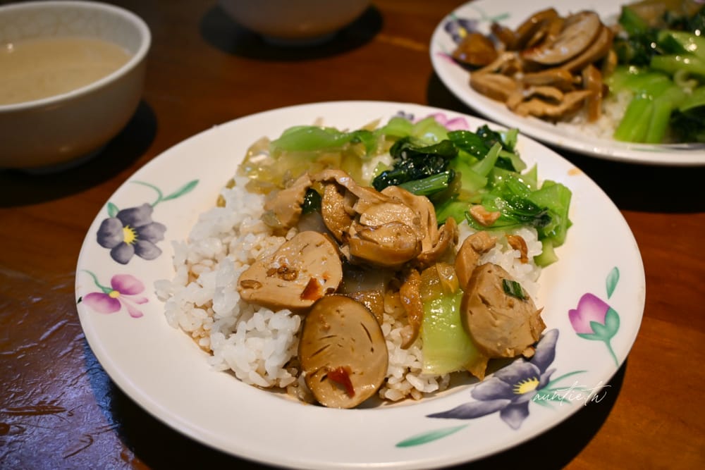 【台北】西門｜金滿園排骨，排隊人潮滿出來的50年排骨老店