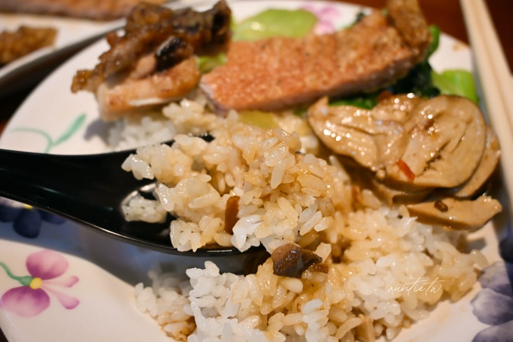 【台北】西門｜金滿園排骨，排隊人潮滿出來的50年排骨老店