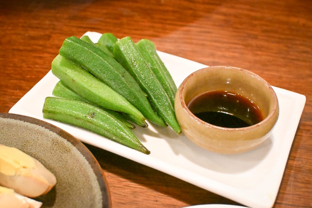 【花蓮】美崙｜再回首 精緻牛羊肉麵，必點清燉羊肉麵，麵食小菜都優秀，花蓮必吃牛肉麵推薦