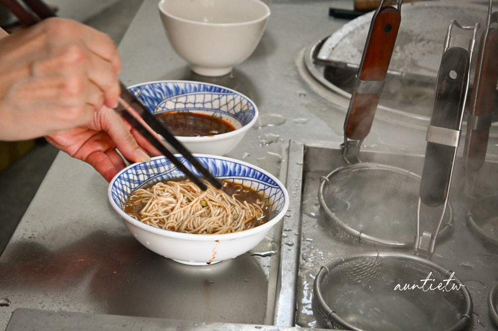 【宜蘭】礁溪｜賴家手工雙醬麵，重新營業搬到礁溪路四段上，香濃麻醬麵配滑嫩餛飩湯