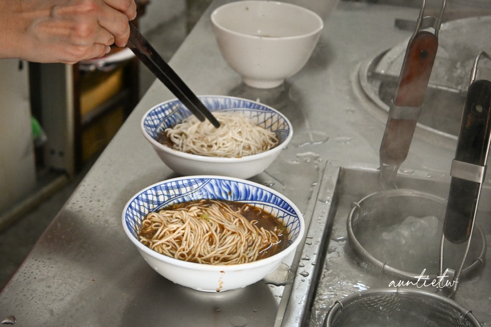 【宜蘭】礁溪｜賴家手工雙醬麵，重新營業搬到礁溪路四段上，香濃麻醬麵配滑嫩餛飩湯