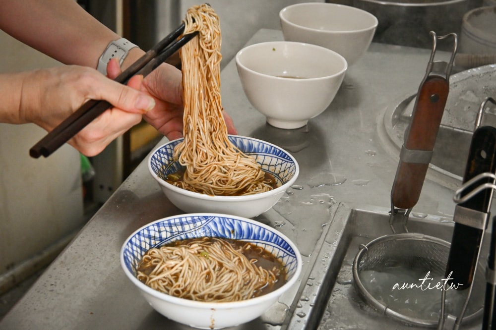 【宜蘭】礁溪｜賴家手工雙醬麵，重新營業搬到礁溪路四段上，香濃麻醬麵配滑嫩餛飩湯