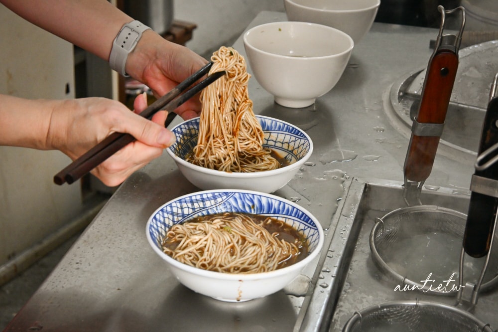 【宜蘭】礁溪｜賴家手工雙醬麵，重新營業搬到礁溪路四段上，香濃麻醬麵配滑嫩餛飩湯