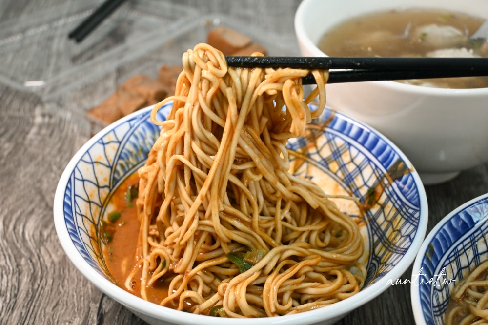 【宜蘭】礁溪｜賴家手工雙醬麵，重新營業搬到礁溪路四段上，香濃麻醬麵配滑嫩餛飩湯