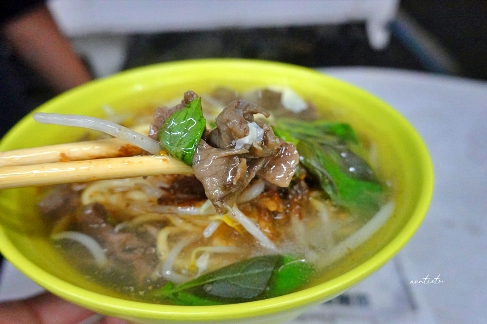 【台北】西門町|阿添羊肉羹,立食宵夜攤,下暴雨站在騎樓也要吃,西門町宵夜美食 - 第13張圖