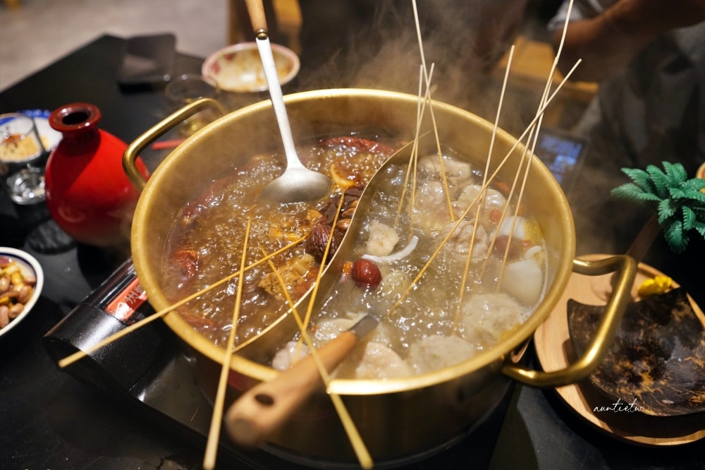 【台北】國父紀念館站|聚面,麻辣串串,一串十元,串串火鍋麻辣夠味炸醬麵也激推 - 第14張圖