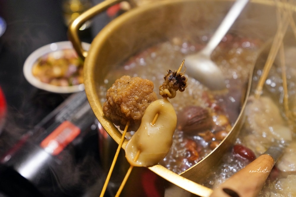 【台北】國父紀念館站|聚面,麻辣串串,一串十元,串串火鍋麻辣夠味炸醬麵也激推 - 第15張圖