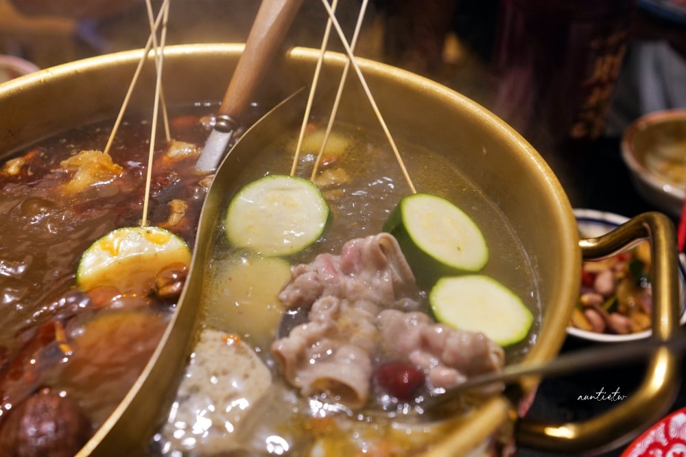 【台北】國父紀念館站|聚面,麻辣串串,一串十元,串串火鍋麻辣夠味炸醬麵也激推 - 第16張圖