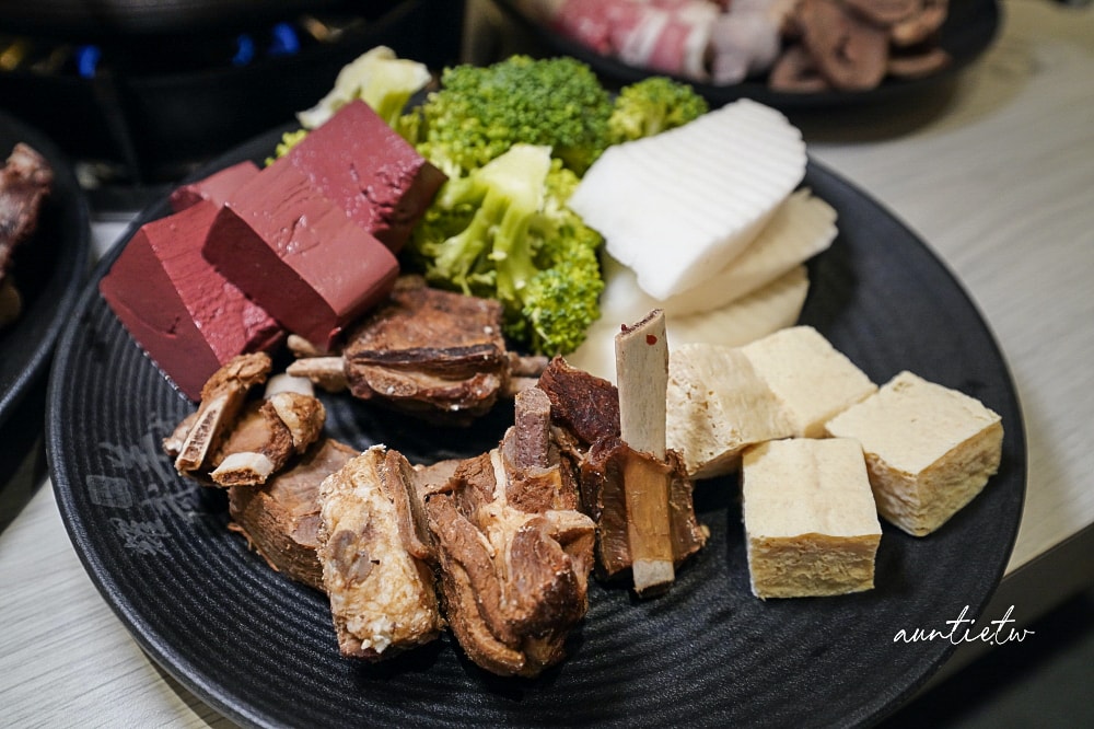 【台中】北屯區|耀武羊威羊肉爐吃到飽松竹店,新疆手撕羊499吃到飽,六種湯頭,羊蹄筋、羊排肉、羊大骨多種食材吃到飽 - 第25張圖