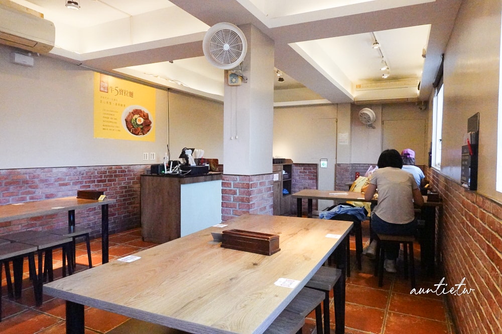 【新北】淡水|黑殿飯店右岸店,酸菜豆乾配古早味炸排骨,淡水排骨老店 - 第5張圖