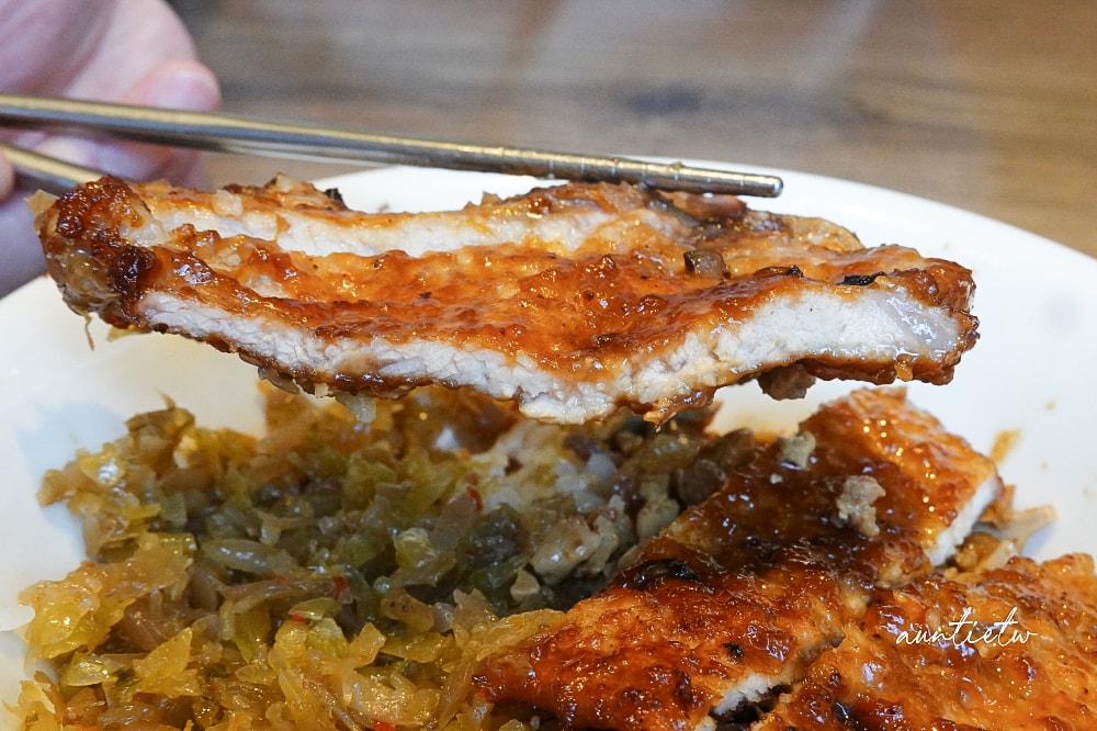 【新北】淡水|黑殿飯店右岸店,酸菜豆乾配古早味炸排骨,淡水排骨老店 - 第10張圖
