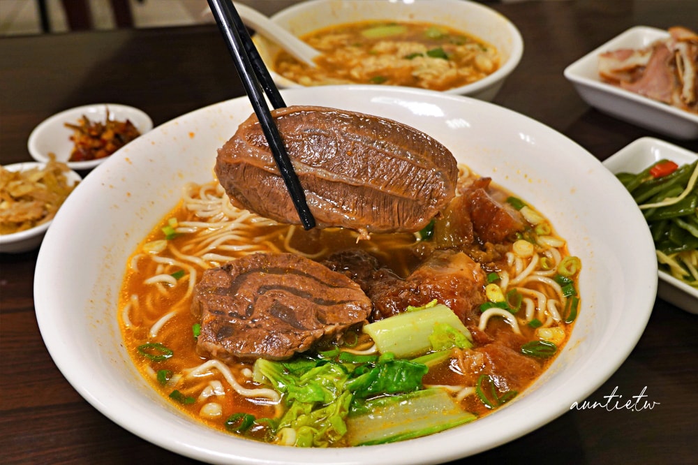 【台北】港墘站|牛閣精緻麵館,湯好肉大塊,牛肉極度軟嫩,台北必吃牛肉麵 - 第13張圖
