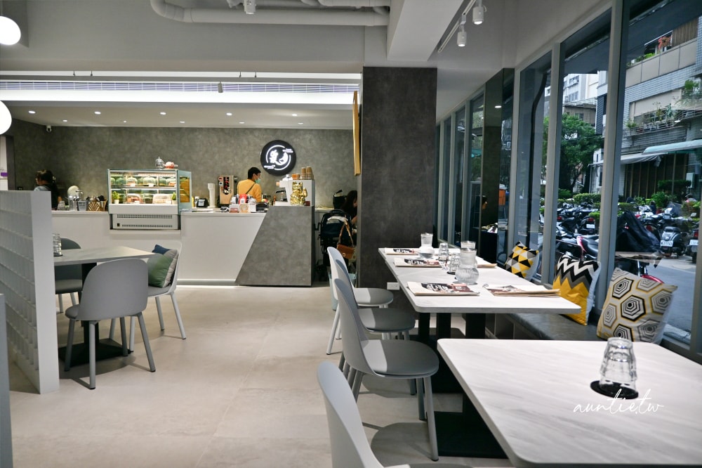 【台北】雙連站|月霞 二店,肉桂捲、漢堡排咖哩飯,復古店名現代感氛圍新開幕! - 第5張圖