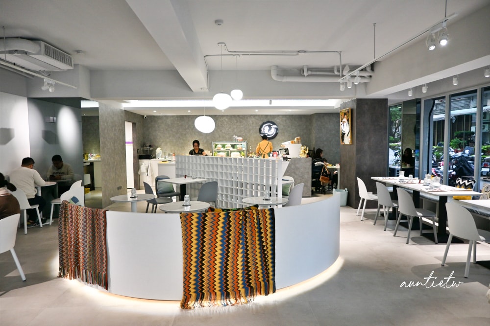 【台北】雙連站|月霞 二店,肉桂捲、漢堡排咖哩飯,復古店名現代感氛圍新開幕! - 第6張圖