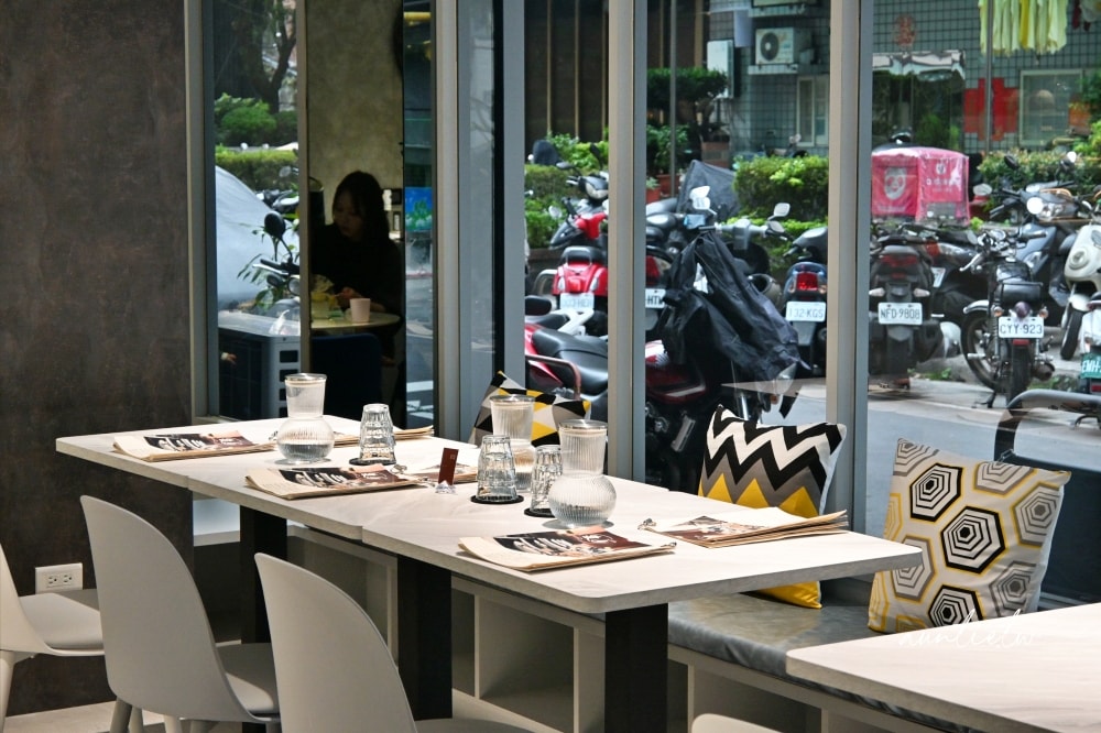 【台北】雙連站|月霞 二店,肉桂捲、漢堡排咖哩飯,復古店名現代感氛圍新開幕! - 第7張圖