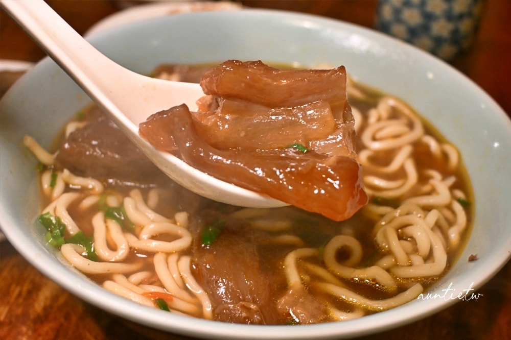 【台北】西湖站|牛耳精緻麵館,黃仁勳來吃過然後爆紅的牛肉麵店 - 第19張圖