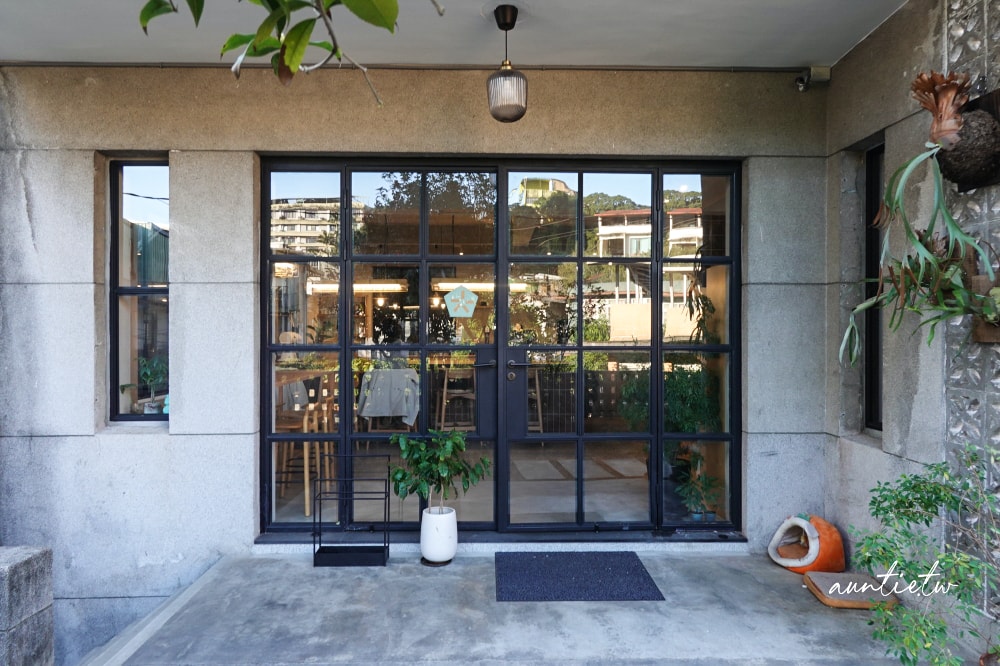 【基隆】信義區|After5步驟六,小山坡社區裡的隱藏老宅咖啡廳 - 第7張圖