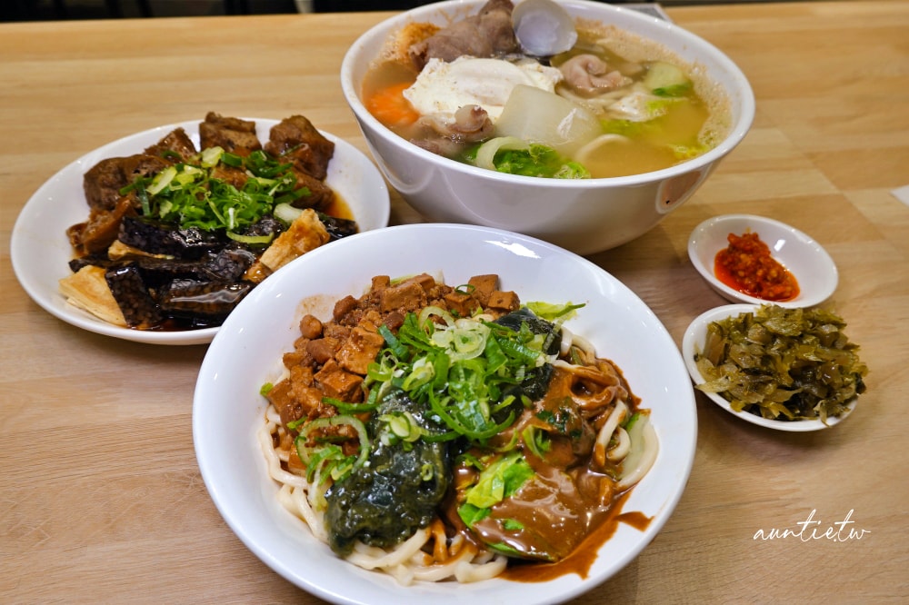 【新北】永和|豐春牛肉麵鍋燒,出色皮蛋拌麵豐春麵,連小菜都好吃,新開幕牛肉麵鍋燒麵專賣店 - 第19張圖