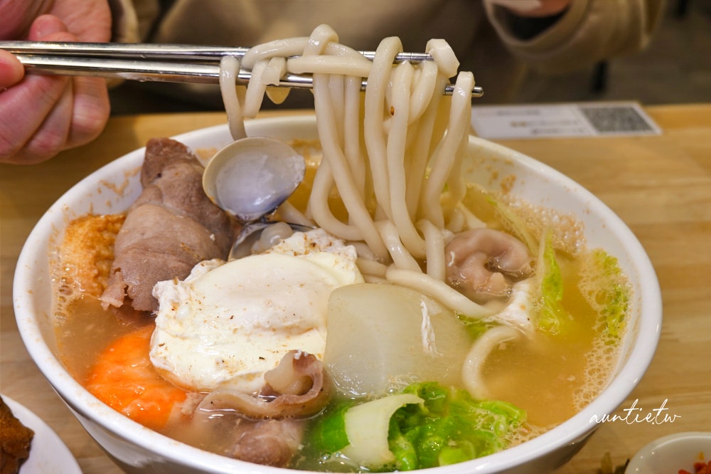 【新北】永和|豐春牛肉麵鍋燒,出色皮蛋拌麵豐春麵,連小菜都好吃,新開幕牛肉麵鍋燒麵專賣店 - 第28張圖