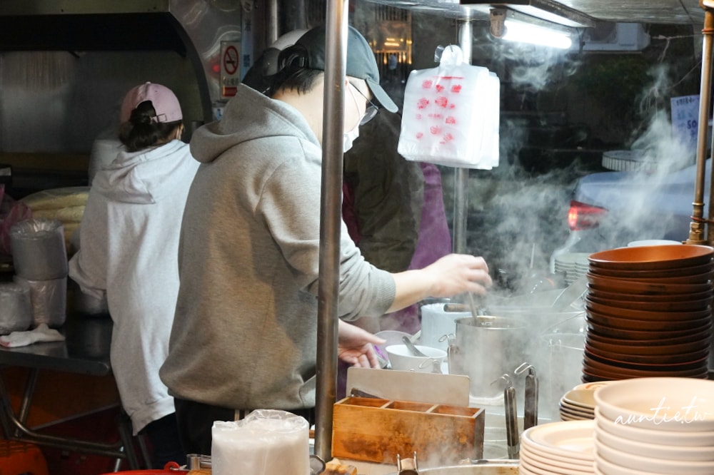 【基隆】安樂區|練家經濟小吃,古早味陽春麵,鮮甜菜頭配黑白切! - 第5張圖