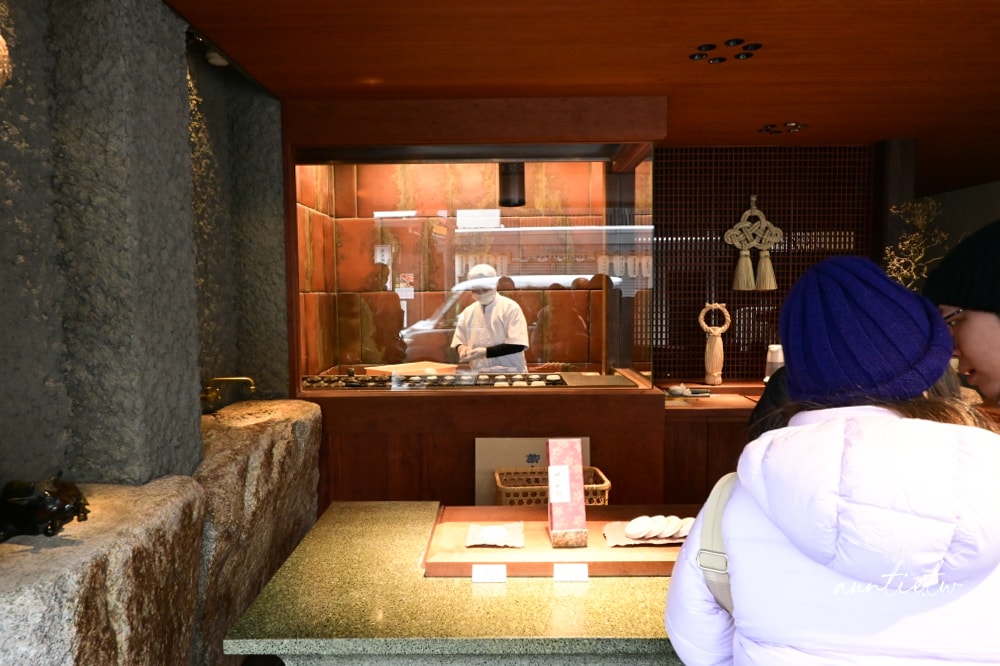 【福岡】太宰府|梅枝餅安武 やす武,外酥內軟香濃紅豆餡,太宰府必吃美食 - 第6張圖