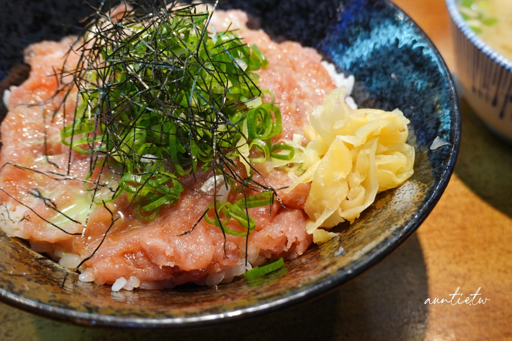 【基隆】仁愛區|峰鮨,超厚切生魚片丼飯,新鮮漁獲端上桌,仁愛市場二樓排隊美食 - 第34張圖