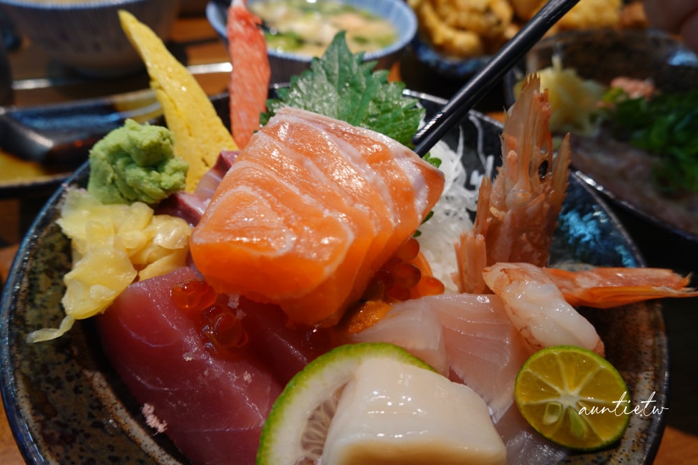 【基隆】仁愛區|峰鮨,超厚切生魚片丼飯,新鮮漁獲端上桌,仁愛市場二樓排隊美食 - 第25張圖