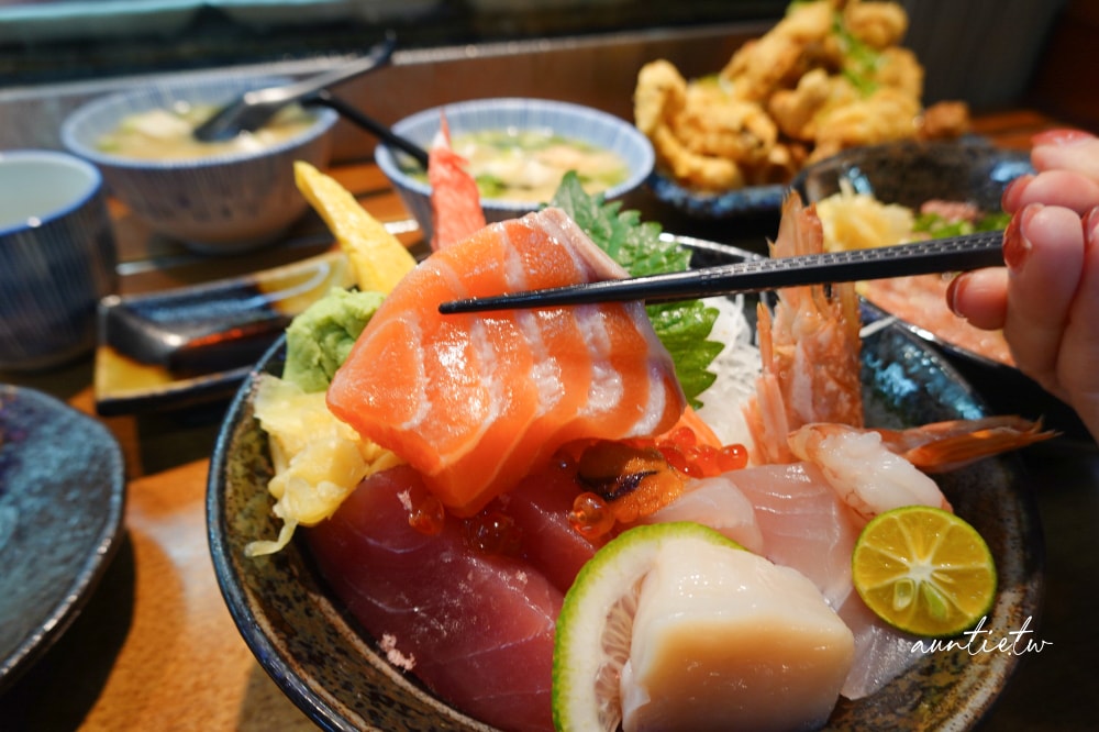 【基隆】仁愛區|峰鮨,超厚切生魚片丼飯,新鮮漁獲端上桌,仁愛市場二樓排隊美食 - 第26張圖