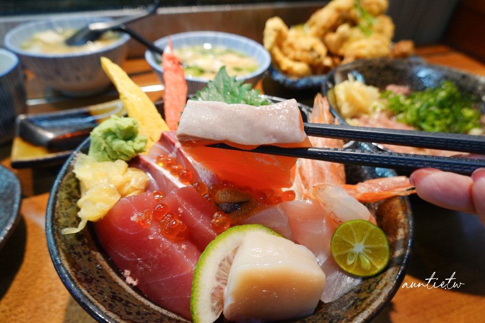 【基隆】仁愛區|峰鮨,超厚切生魚片丼飯,新鮮漁獲端上桌,仁愛市場二樓排隊美食 - 第27張圖