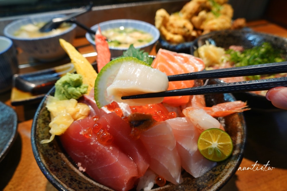 【基隆】仁愛區|峰鮨,超厚切生魚片丼飯,新鮮漁獲端上桌,仁愛市場二樓排隊美食 - 第28張圖