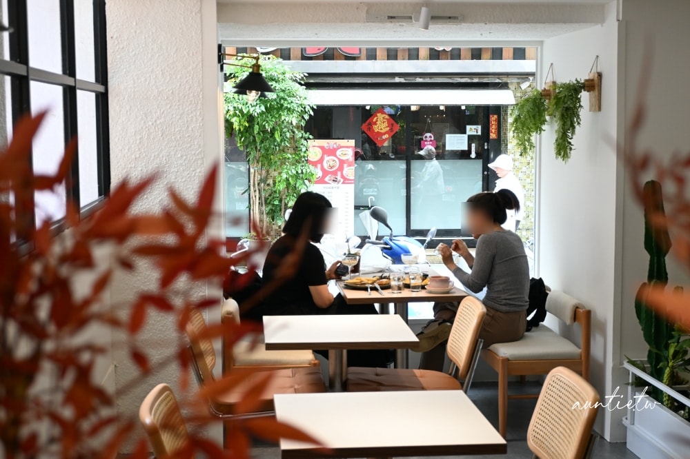 【台北】忠孝敦化站|At.First More 早寓,2.0升級版,寵物友善早午餐,餐點豐富環境更美 - 第9張圖