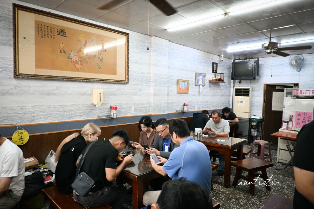 【宜蘭】湯城麵食｜泰山路老字號炸醬麵，細軟麵條配餛飩湯，二代千金坐鎮宜蘭必吃乾麵