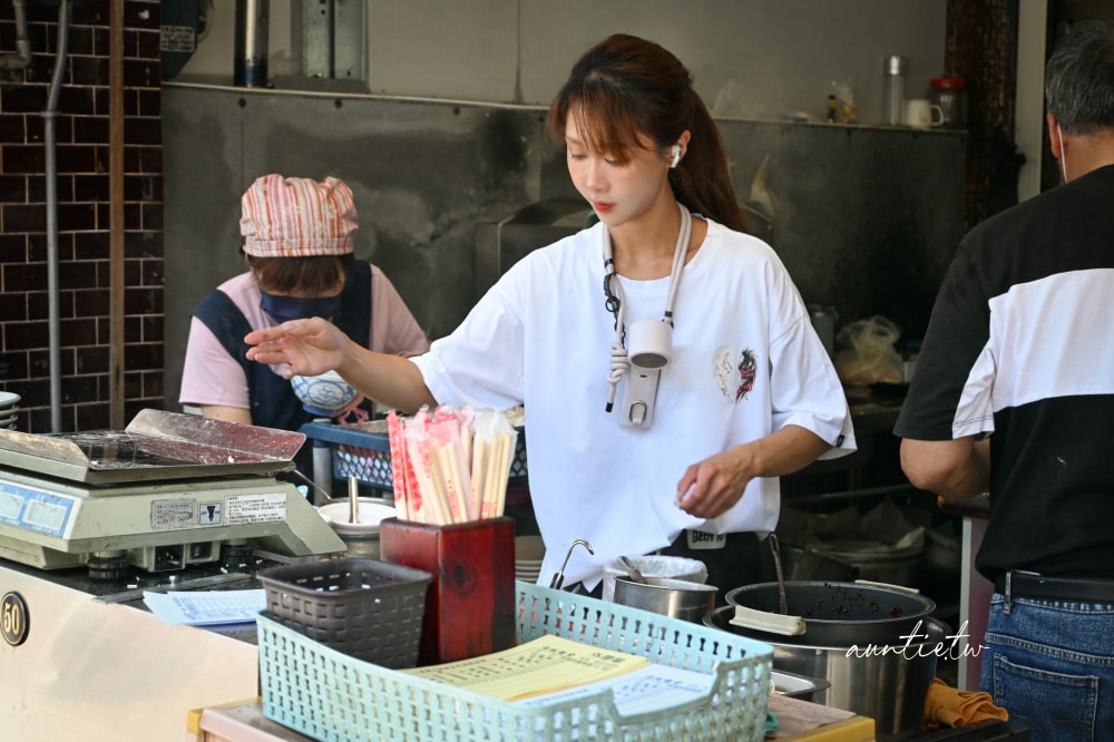 【宜蘭】湯城麵食｜泰山路老字號炸醬麵，細軟麵條配餛飩湯，二代千金坐鎮宜蘭必吃乾麵