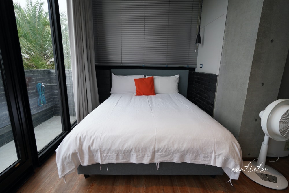 【宜蘭】冬山|小島天光,獨棟清水模建築,生態池環繞,田野邊包棟民宿,可划船還有戶外泳池! - 第30張圖