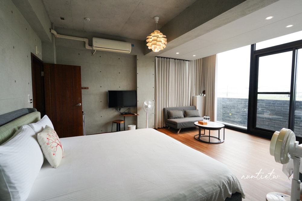 【宜蘭】冬山|小島天光,獨棟清水模建築,生態池環繞,田野邊包棟民宿,可划船還有戶外泳池! - 第27張圖