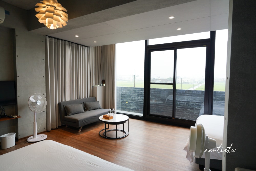 【宜蘭】冬山|小島天光,獨棟清水模建築,生態池環繞,田野邊包棟民宿,可划船還有戶外泳池! - 第28張圖