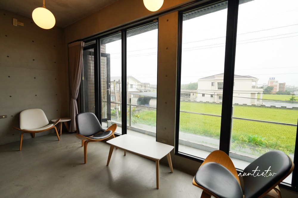 【宜蘭】冬山|小島天光,獨棟清水模建築,生態池環繞,田野邊包棟民宿,可划船還有戶外泳池! - 第23張圖