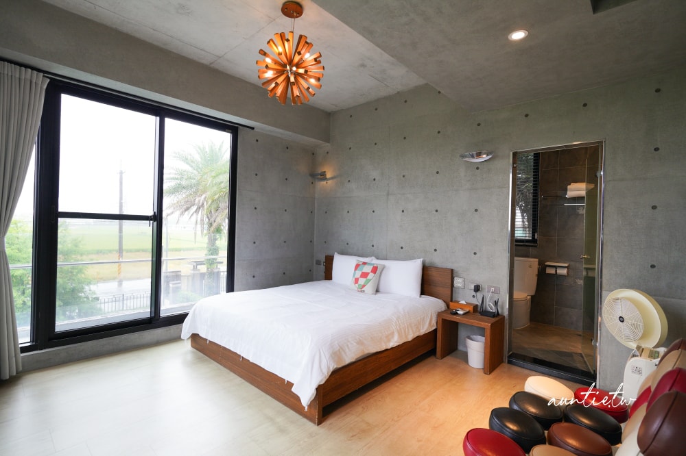 【宜蘭】冬山|小島天光,獨棟清水模建築,生態池環繞,田野邊包棟民宿,可划船還有戶外泳池! - 第41張圖