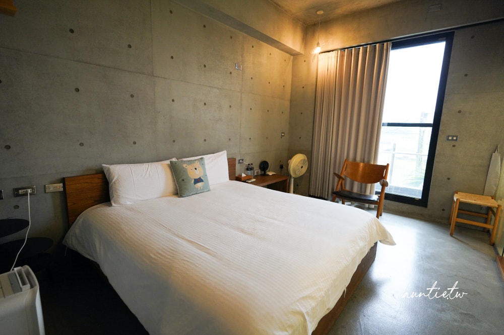 【宜蘭】冬山|小島天光,獨棟清水模建築,生態池環繞,田野邊包棟民宿,可划船還有戶外泳池! - 第35張圖