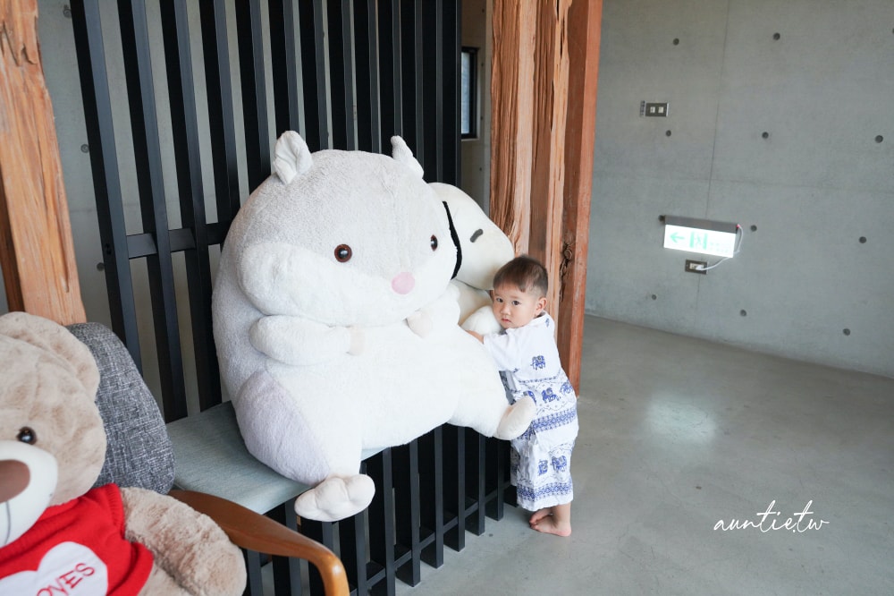 【宜蘭】冬山|小島天光,獨棟清水模建築,生態池環繞,田野邊包棟民宿,可划船還有戶外泳池! - 第18張圖