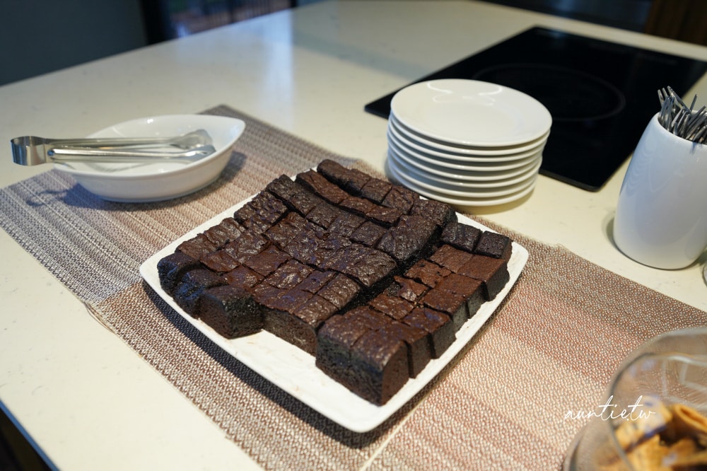 【宜蘭】冬山|小島天光,獨棟清水模建築,生態池環繞,田野邊包棟民宿,可划船還有戶外泳池! - 第45張圖