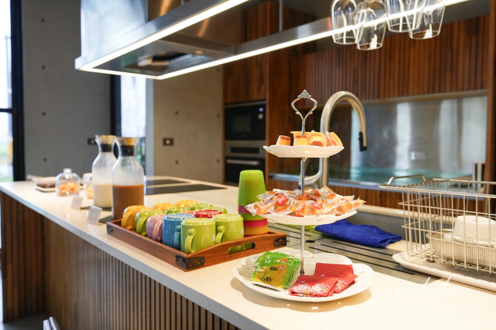 【宜蘭】冬山|小島天光,獨棟清水模建築,生態池環繞,田野邊包棟民宿,可划船還有戶外泳池! - 第48張圖