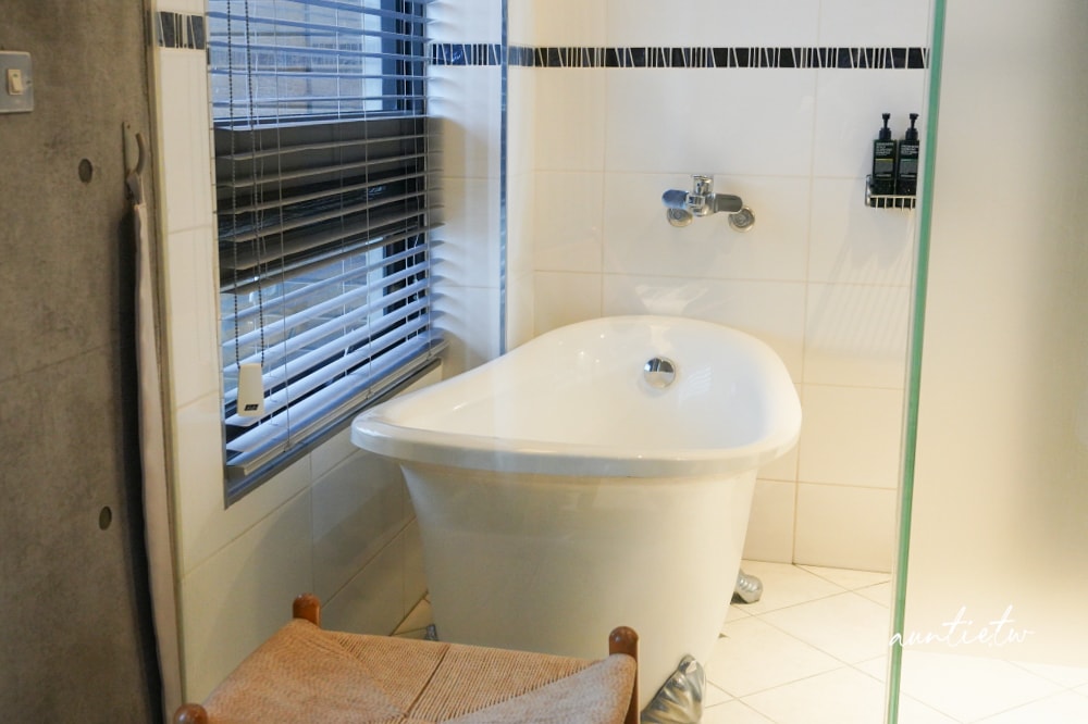 【宜蘭】冬山|小島天光,獨棟清水模建築,生態池環繞,田野邊包棟民宿,可划船還有戶外泳池! - 第40張圖