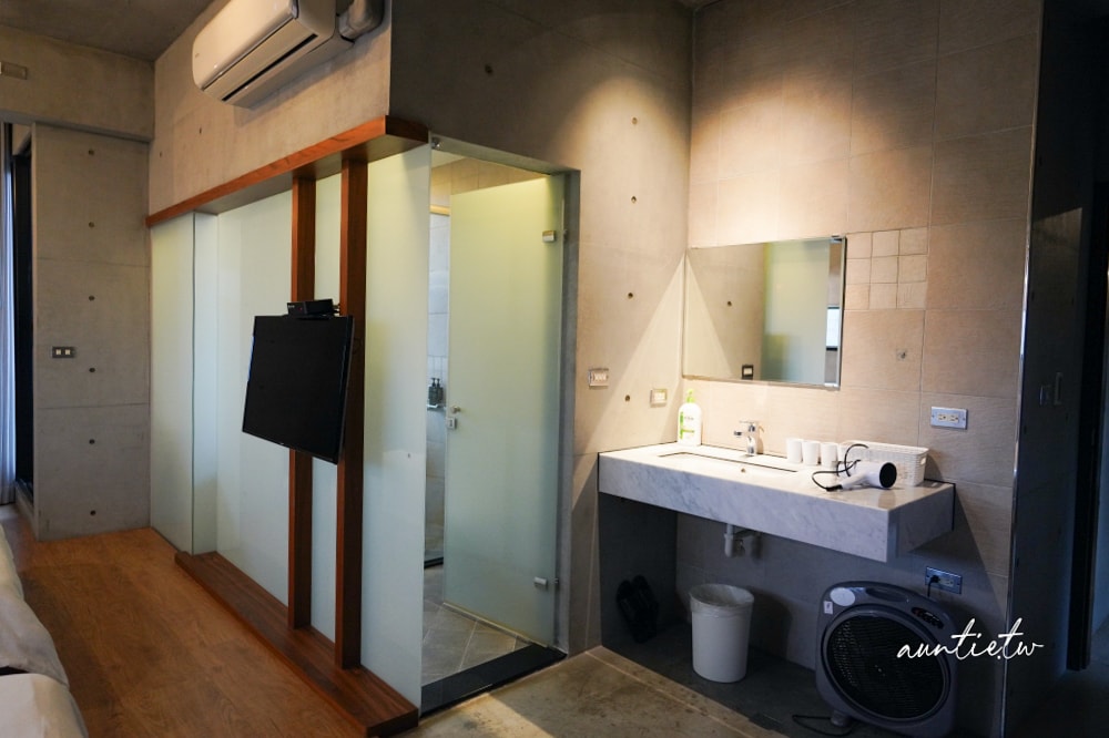 【宜蘭】冬山|小島天光,獨棟清水模建築,生態池環繞,田野邊包棟民宿,可划船還有戶外泳池! - 第33張圖