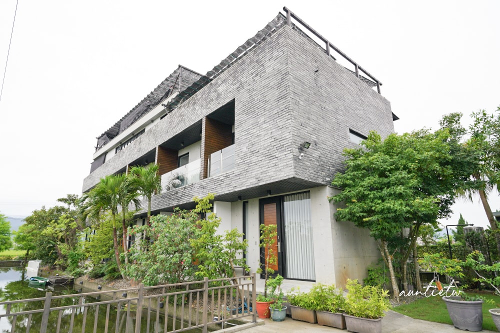 【宜蘭】冬山|小島天光,獨棟清水模建築,生態池環繞,田野邊包棟民宿,可划船還有戶外泳池! - 第3張圖