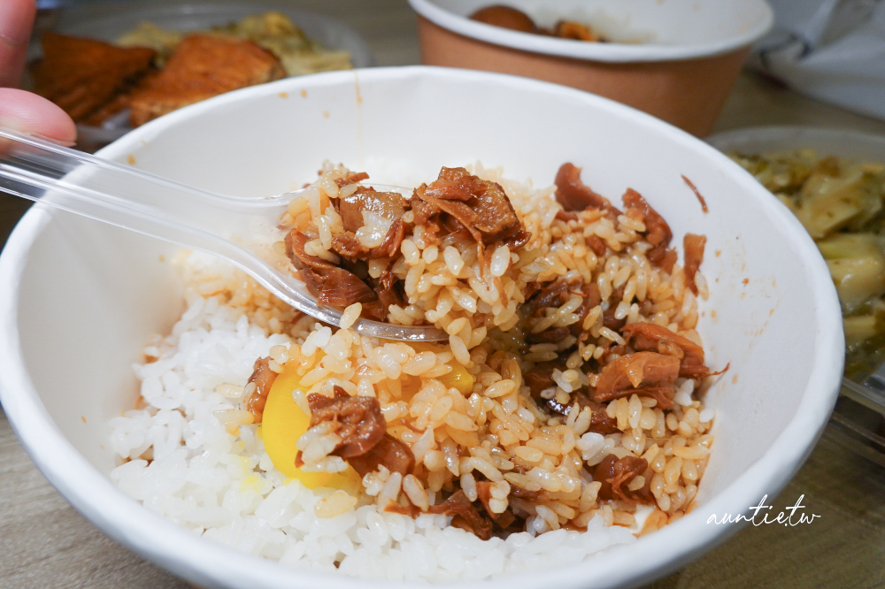 【台北】港墘站|五燈獎豬腳飯,超隱密沒招牌,三重豬腳飯滷肉飯名店內湖也吃得到! - 第17張圖